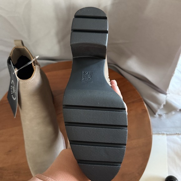 Naturalizer Womens Madalynn Gore Chelsea Boots  11 Medium Water Repellant NEW - Picture 9 of 15